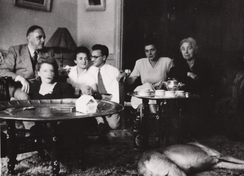 Ap&eacute;ro chez les Delarue 
Geo, Simone, Jacqueline, Pierre, x, M&eacute;m&eacute; Marie.